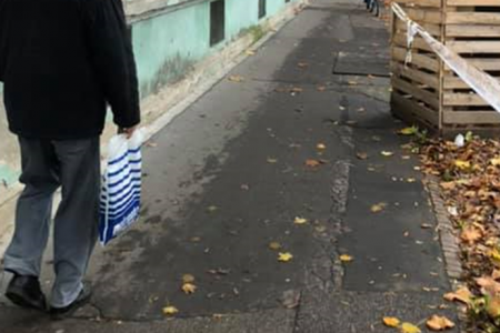 Régi szatyrok mutatják meg Vásárhely egykori gyárainak ízlését