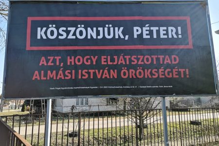 Milliókat nyert a Miniszterelnökség keretéből az óriásplakátoló vásárhelyi egyesület
