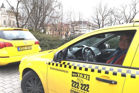 Kifehérednek a taxik Vásárhelyen