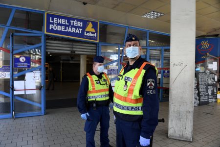 447-re nőttek a koronavírus-fertőzöttek, már 15 halálos áldozat