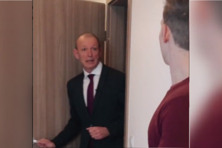 Győrfi Pál fia vicces videóban találkozik sokadjára apja YouTube-hirdetésével