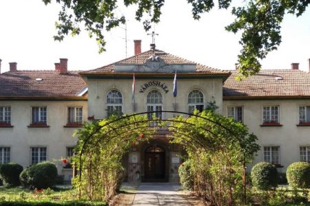 Saját szmsz-ét sem tartotta be a mindszenti önkormányzat, amikor az idősek elköltöztetéséről döntött