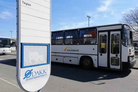 Tényleg lóg félszáz millióval a város a Volánbusznak?