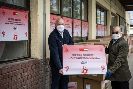 Kínai maszkokat kaptak a vasutasok