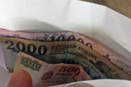 Nyolcvanezret vittek el a hálószobából, hamar elkapták őket a rendőrök