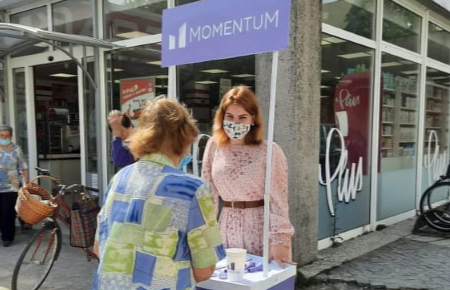 Vásárhelyen is gyűjti a nemzeti konzultációs íveket a Momentum