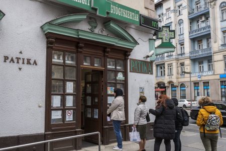 Rövidesen szájon át szedhető gyógyszer is lesz a koronavírus-fertőzés kezelésére