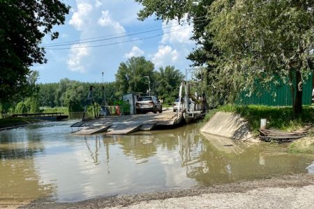 Napokig szünetelhet a kompátkelés Mindszentnél