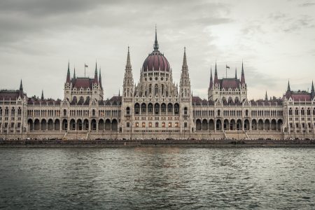 Pénteken vitatják meg a büdzsét