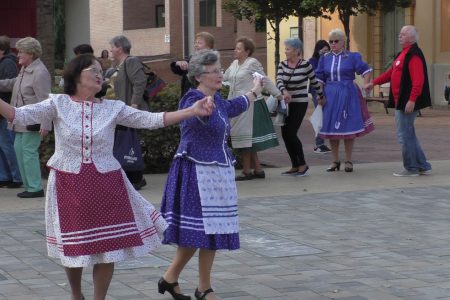 Néptáncos flashmob az Idősek Világnapján