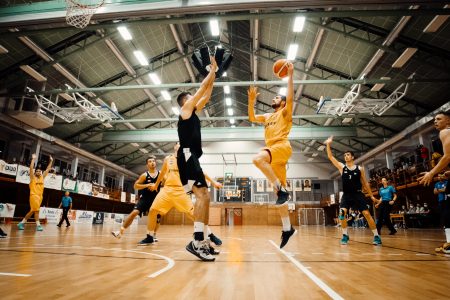 Elszenvedte első vereségét a Vásárhelyi Kosársuli felnőtt csapata – remek U20-as győzelem