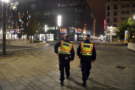 Több mint ezren szegték meg a kijárási tilalmat szilveszterkor