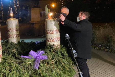 Szorul vissza a sötétség, közeleg a Megváltó születésének ünnepe