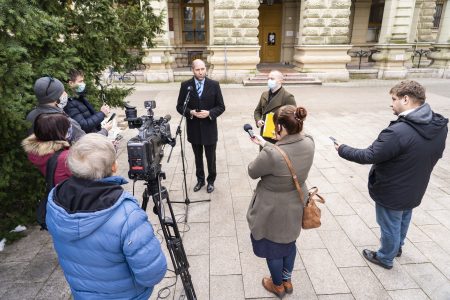 Első fokon két rágalmazási pert nyert Szabó Bálint Márki-Zay Péterrel szemben – az ítélet nem jogerős, a felek fellebbeztek