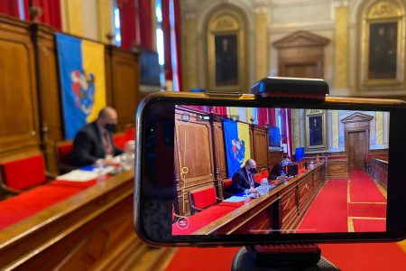 Meghosszabították a parkolóbérletek érvényességét és a civilek is új határidőket kaptak