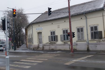Figyeljünk oda! Már működik a jelzőlámpa Vásárhelyen, de többen még óvatlanok