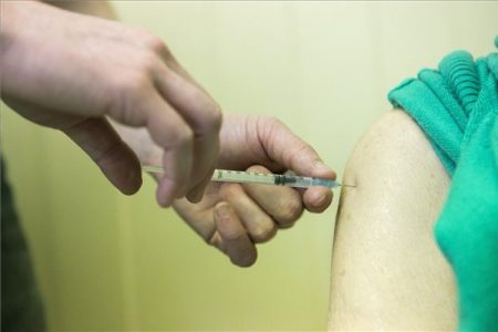 Olaszországban oltáshoz kötötték a városi tömegközlekedés használatát