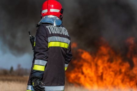Több településen is szabadtéri tüzek voltak hétvégén
