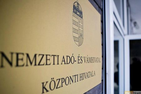 384 millió forintot vont el a NAV Iványi Gábor egyházától és az Oltalom Karitatív Egyesülettől