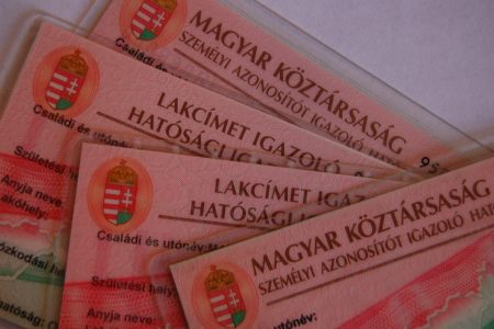 A bírósági perek illetékessége miatt változtatott állandó lakcímet kártyáján Márki-Zay Péter