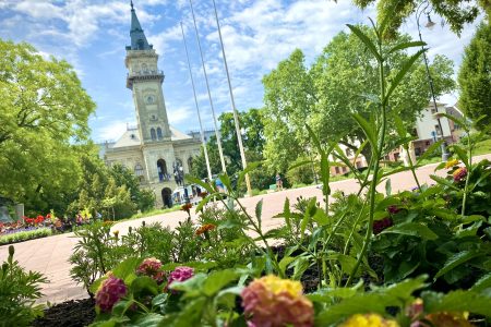 Új locsolórendszert alakítanak ki a Kossuth tér zöldfelületein