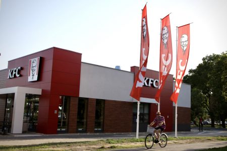 A Vásárhelyen is működő KFC-nél vizsgálódik a GVH