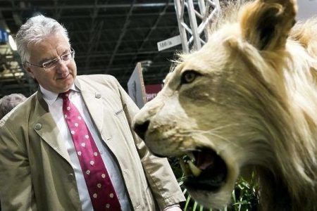 Hallgatóit tanítási időben ingyenmunkára kötelezi az egyetem, amelynek kuratóriumában Lázár János is ott van