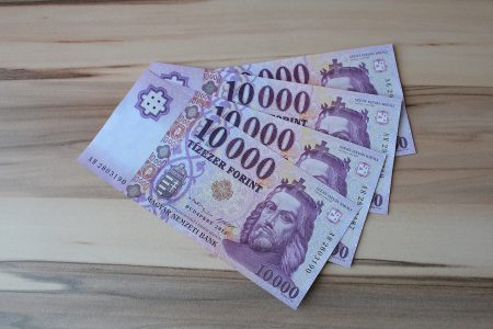 Szavazatvásárlás-e a kormányzati pénzszórás?