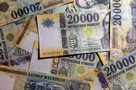 Tízmilliót sikkasztott a végrehajtó