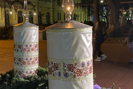Készül az adventi időszakra a város