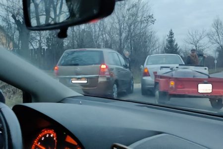 Baleset és kátyúzás az algyői hídnál