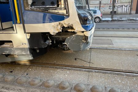 Balesettel indult a hét a tram-trainnek