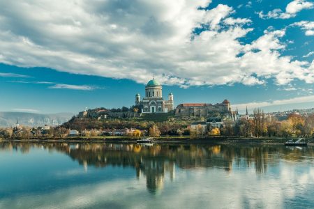 Megyei jogú városokkal bővült Magyarország: Esztergom és Baja is megkapta a státuszt