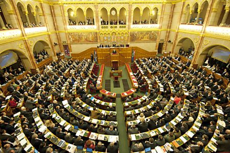 Egykori magyar kormányzati tisztviselőket tilthatnak ki Amerikából