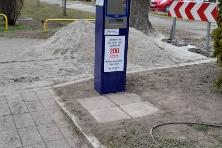 Áthelyezték a Zrínyi utcai parkolóautomatát