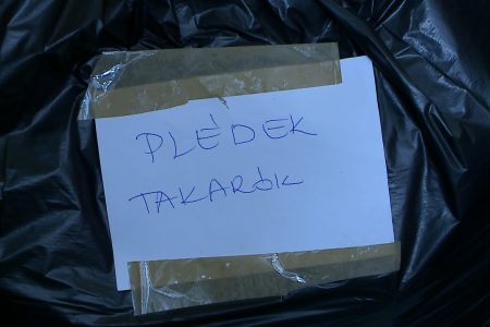 Folytatódik az adománygyűjtés a megyében – ruhaadományra most nincs szükség, de sok minden másra igen