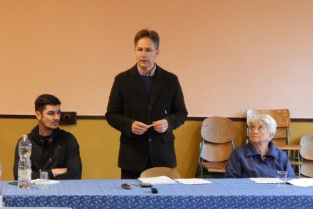 Két-három hetente szeretnének fűnyírást Szikáncson
