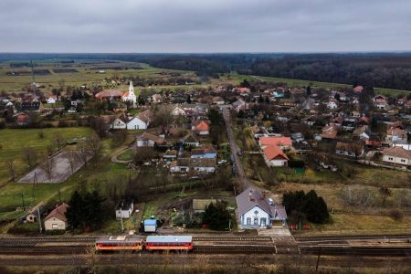 Aznap, mikor Lázár és Ambrus találkozott, Mártélynak megítélték a minibölcsődére a 46 milliót