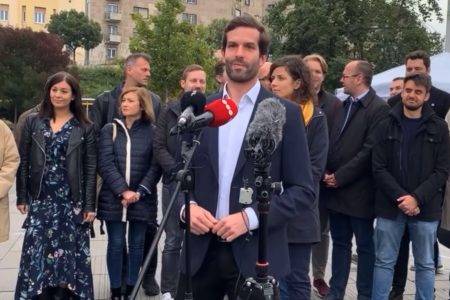 Közérdekű munkát kaphat a Momentum sajtótájékoztatóján verekedő férfi
