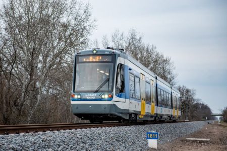 Mégsem lesz még fizetős a tram-train június 18-ától