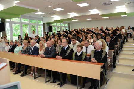 Több mint hatvan végzőst köszöntöttek a Mezőgazdasági Karon