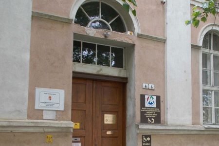 A tankerület összevonna két iskolát Makón, a szülők nem akarják elfogadni a döntést