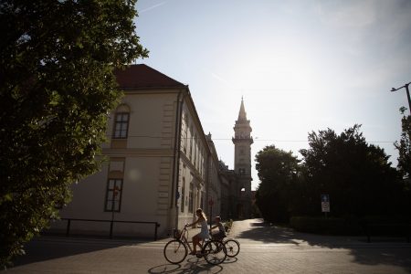 Spórolást, tartalékfelélést és ha kell, vagyoneladást vár el a kormány Vásárhelytől is a drága rezsi miatt