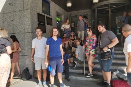 30-40 ember miatt bezárt a NAV ügyfélszolgálata Szegeden.?