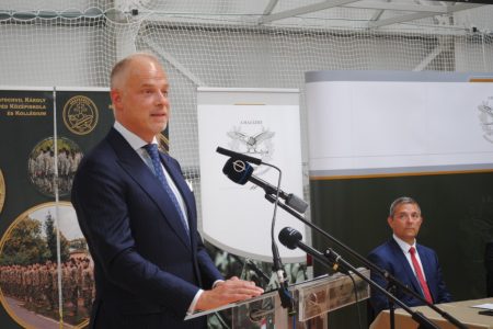 Rendelettel fiatalítja a honvédséget a kormány