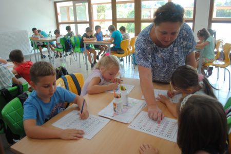 Ötvenöt elsős ismerkedett az iskolai élettel