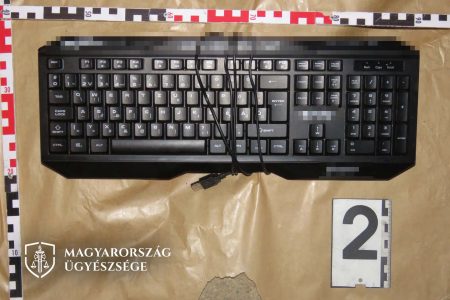 A pénztáros segítségével lopott a rendőr az áruházból