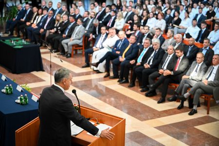 Úgy tűnik meghajol a magyar kormány Brüsszel akarata előtt