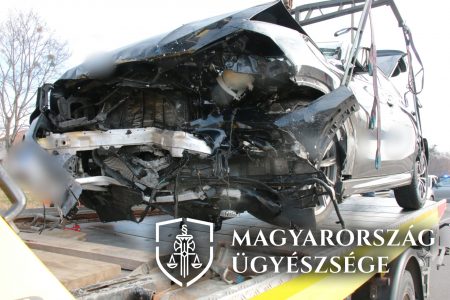 Rendőrautóval ütközött az ámokfutó