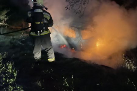 Egy garázs és a benne lévő autók is felgyulladtak szilveszterkor Szegeden